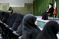 خامنئي يرفض المساواة الجنسانية بين المرأة والرجل 