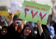 العراقيون يقترعون في ظل تصاعد العنف وتزايد الانقسام الطائفي