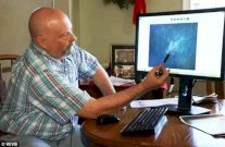 طيار أميركي يزعم عثوره على الماليزية المفقودة