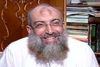 قيادي سلفي يبيح للرجل ترك زوجته تغتصب حتى لا يقتل