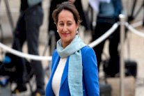 وزيرة البيئة الفرنسية تمنع (الصدر المفتوح)