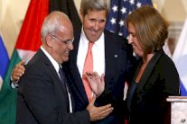 إسرائيل توقف مفاوضات السلام مع الفلسطينيين بعد اتفاق المصالحة