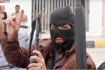 شعارات وأعلام ومسلحون متطرفون في معان الأردنية