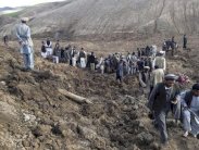 350 قتيلا وآلاف المفقودين في انزلاق للتربة في افغانستان