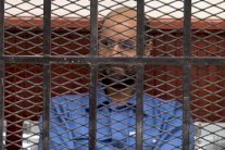 تأجيل محاكمة مقربين من القذافي