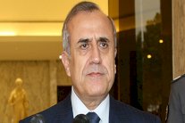 الشارع اللبناني منقسم بين مؤيد لبقاء سليمان ورافض له