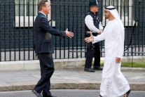 الإمارات تلغي عقود 80 ضابطاً بريطانياً