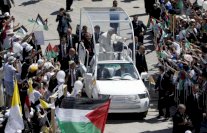 البابا يأمل ردا قريبا من بيريز على دعوته للصلاة من اجل السلام