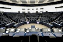  كاميرون يحذر من خروج بريطانيا من الاتحاد الاوروبي اذا تولى يونكر رئاسة المفوضية