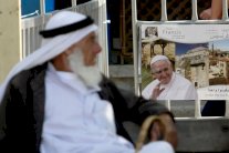 الملك عبدالله والملكة رانيا يستقبلان البابا فرنسيس