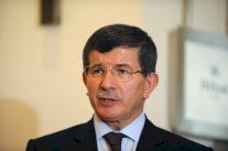 اوغلو يتوعد خاطفي الاتراك ويطلع الناتو على الوضع في العراق