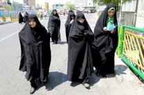  الشرطة الايرانية تطلق حملة للالتزام بالحجاب