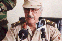 ثوار بنغازي يتهمون حفتر بتسليم بوختالة لأميركا