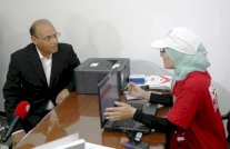 المرزوقي نسي بطاقة هويته فرفضت الموظفة تسجيله للإنتخابات !