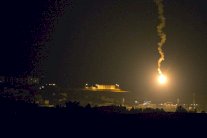 عباس يدعو اسرائيل الى وقف التصعيد والغارات على غزة