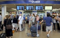 فرنسا تعزز الاجراءات في المطارات على الرحلات إلى أميركا