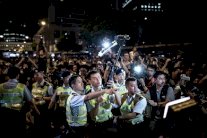 الشرطة الصينية تعتقل المئات من المتظاهرين في هونغ كونغ