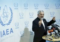 مفاوضات نووي إيران تبدأ وسط تبادل انتقادات