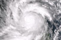 انذار في اليابان ودعوة مئات الالاف للمغادرة مع اقتراب الاعصار