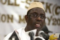 فرنسا تسعى لتقصير ولاية الرئيس السنغالي