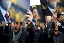 النيابة المصرية تحيل 71 من أنصار مرسي إلى المحاكمة