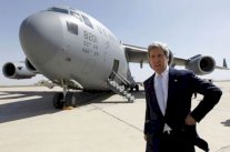 كيري يزور كابول خلال ساعات للتوسط في الازمة السياسية