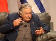 اوروغواي تعد بمعاملة معتقلي غوانتانامو السابقين كمواطنين