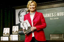 كلينتون: الأميركيون منفتحون على فكرة