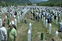 آلاف يحيون الذكرى التاسعة عشرة لمجزرة سريبرينيتسا في البوسنة