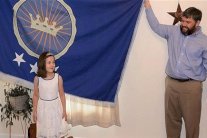 أميركي يتوج نفسه ملكًا على منطقة بين مصر والسودان