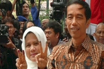 حاكم جاكرتا وخصمه يعلنان فوزهما في الانتخابات الرئاسية في اندونيسيا