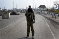 القوات الموالية لكييف تتقدم نحو لوغانسك وكييف تتهم روسيا باسقاط احدى طائراتها