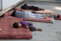 أكثر من مئة ألف فلسطيني نزحوا داخل غزة بسبب القصف