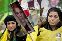 عائلات الناشطات الكرديات اللواتي قتلن في باريس تطلب اعتقال مسؤولين اتراكا