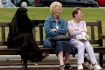 هل تصبح أعياد المسلمين والهندوس رسمية في بريطانيا؟