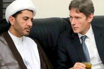 البحرين لتعليق نشاط