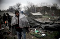 أسلاك شائكة بلغارية تقطع طريق أوروبا أمام اللاجئين 