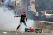 مقتل فلسطيني واصابة العشرات برصاص الجيش الاسرائيلي بالضفة