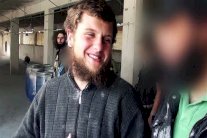 النصرة تبث فيديو يظهر انتحاريًا اميركيًا مات في سوريا