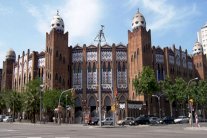 أمير قطر يحوّل حلبة ثيران الى أكبر مسجد في أوروبا والثالث عالميًا 