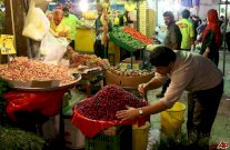 جلد خمسة أشخاص لتناولهم الطعام علانية أثناء رمضان في إيران