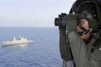 تحطم الطائرة الماليزية والنزاع في غزة يخيمان على عيد الفطر في آسيا