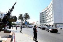 إسبانيا تقوم باجلاء مؤقت للعاملين في سفارتها في ليبيا