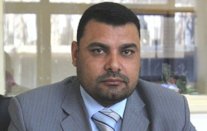 اشرف القدرة يعمل بلا كلل لكن مشهد الضحايا من الاطفال والنساء 