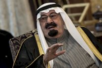 العاهل السعودي: الإرهابيون اختطفوا الإسلام