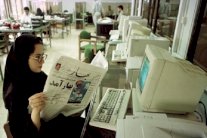 صحافيون وكتاب ايرانيون يعانون بصمت في سجون الملالي