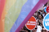 المحكمة الدستورية تلغي قانون منع المثلية الجنسية في اوغندا