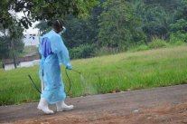 ارتفاع حصيلة الوفيات بفيروس ايبولا الى 887 شخصا