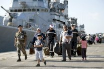 سفينة حربية ستقوم باجلاء البريطانيين من ليبيا