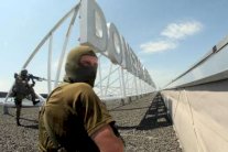 معارك في دونيتسك وحرب عقوبات وعقوبات مضادة روسية-غربية